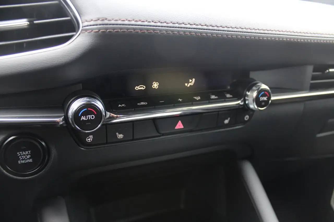 Mazda 3 снимка Mazda 3