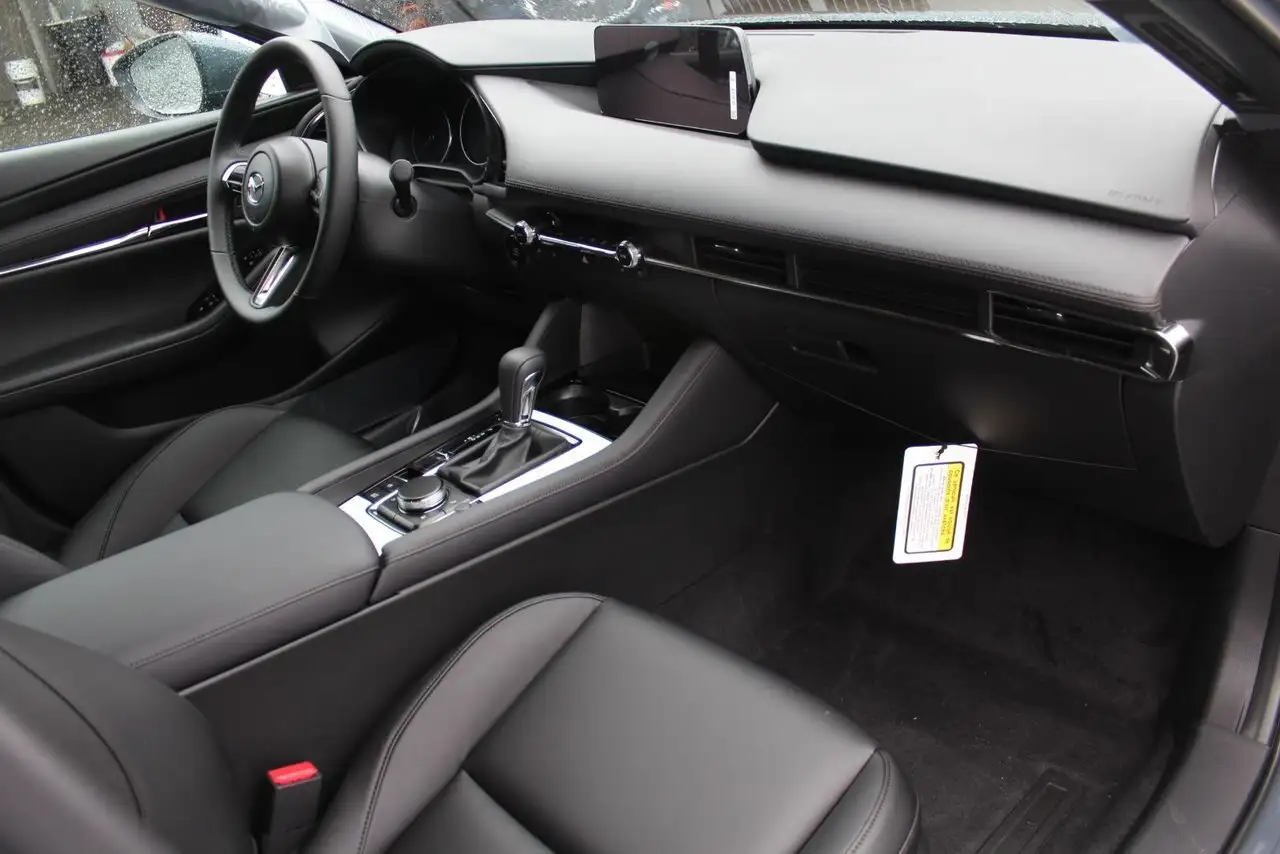 Mazda 3 снимка Mazda 3