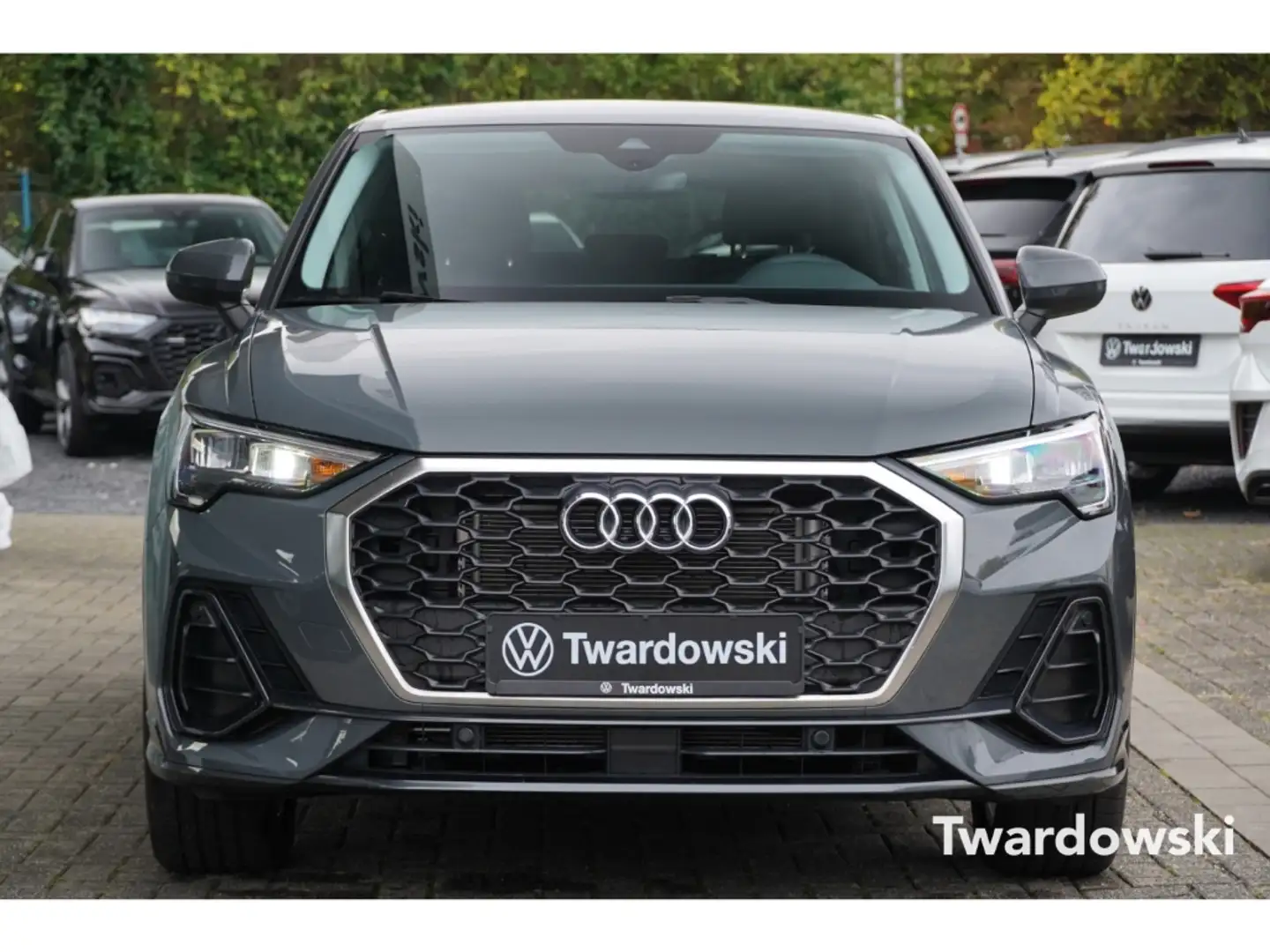 Audi Q3 Sportback 35 TFSI AHK ACC Kamera Grau - 2