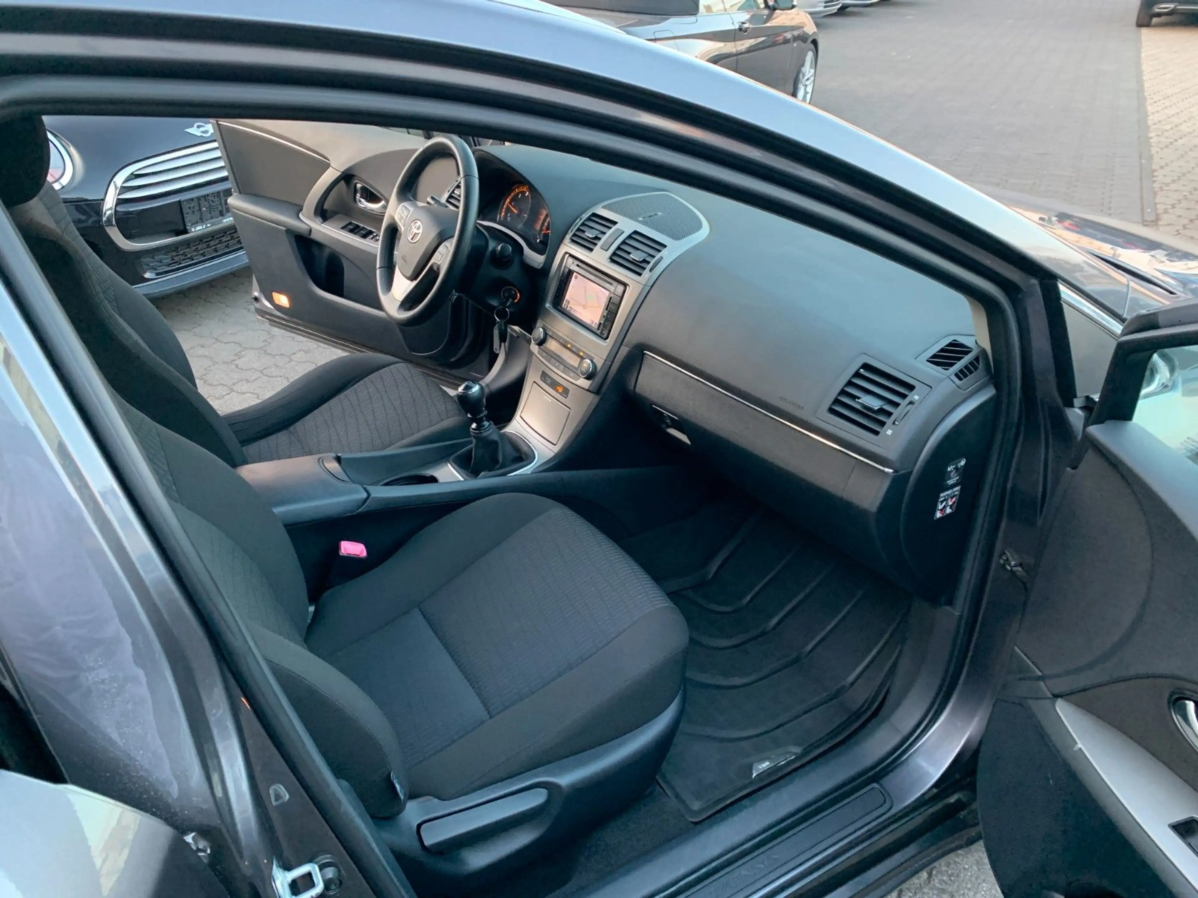 Toyota Avensis Kombi 2.2 Diesel Edition Service Heft — photo 12