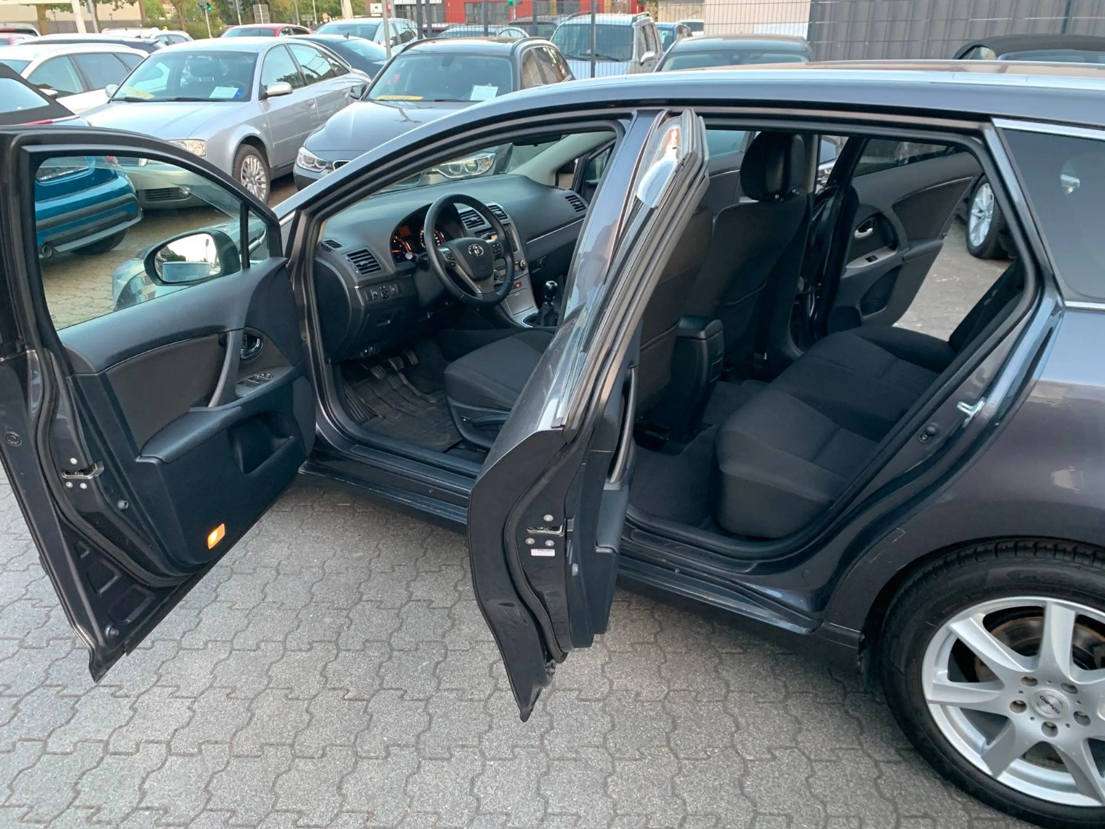 Toyota Avensis Kombi 2.2 Diesel Edition Service Heft — photo 14