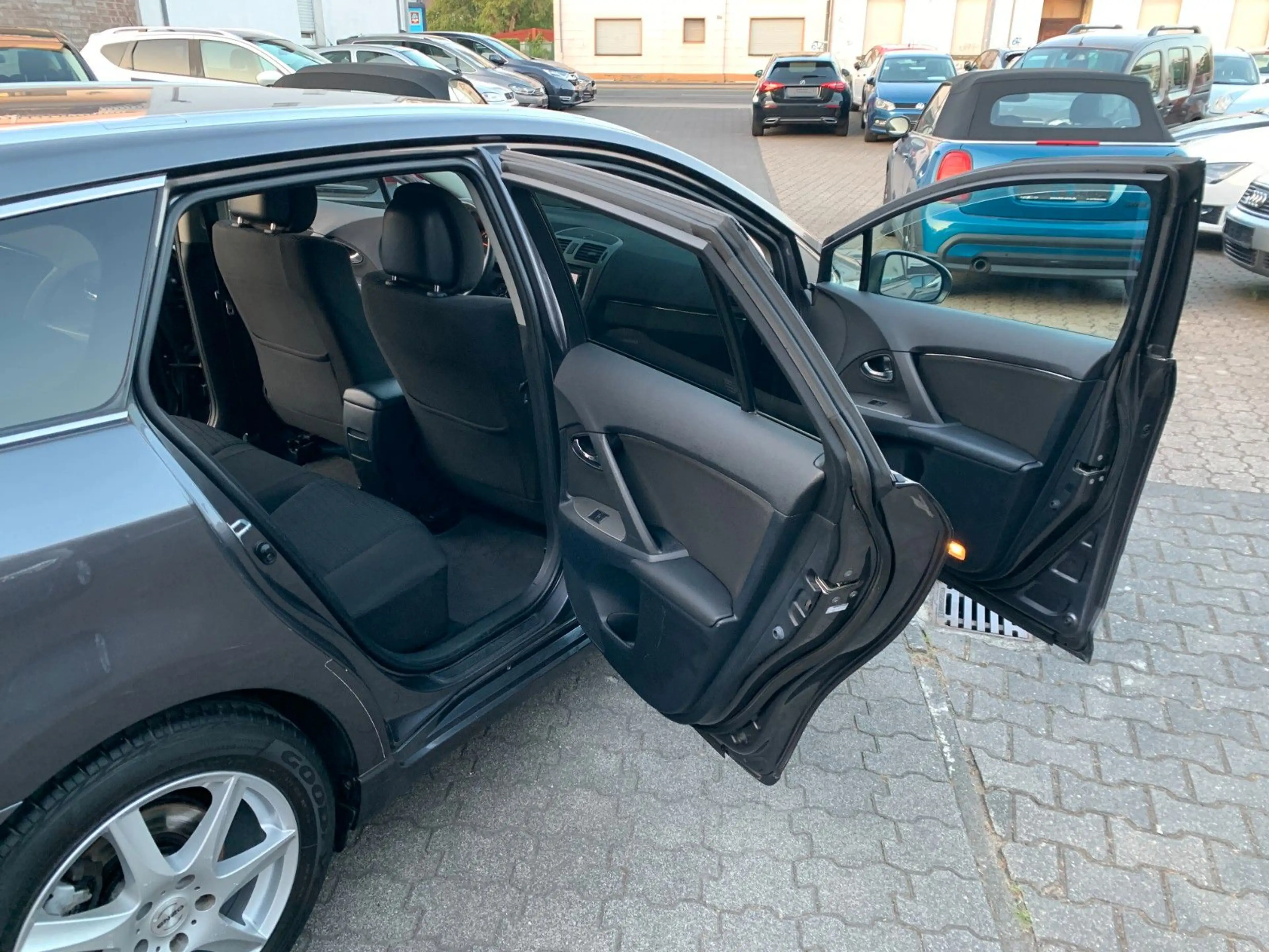 Toyota Avensis Kombi 2.2 Diesel Edition Service Heft — photo 10