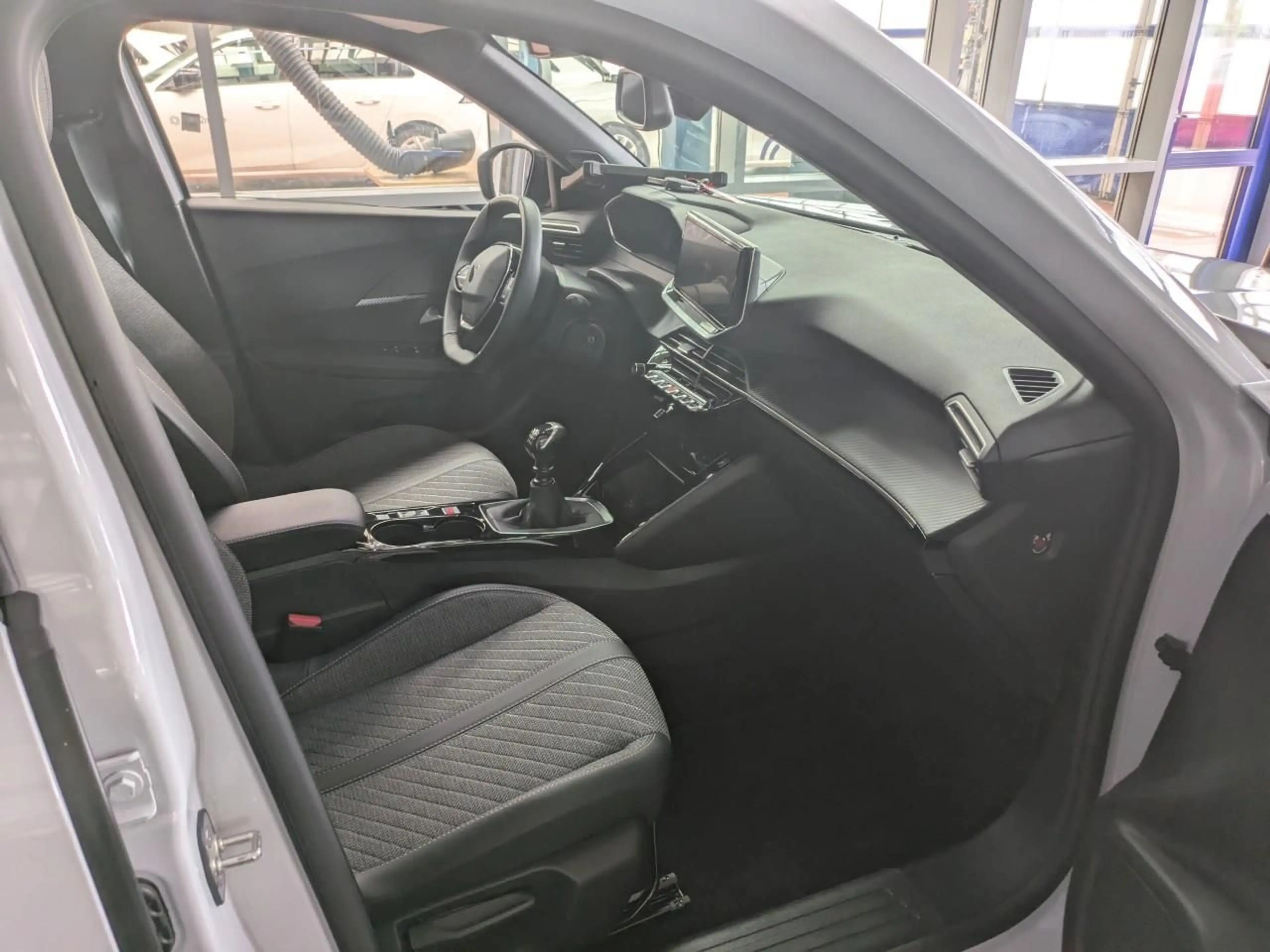 Peugeot 2008 2008 1.2 PureTech 100 Allure|LED|Grip-Control-P... — photo 3