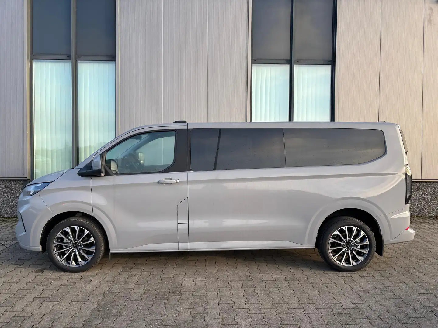Ford Tourneo Custom Titanium 2.5 Hybrid PHEV 232PS CVT/AUTOMATIK L2... - 1