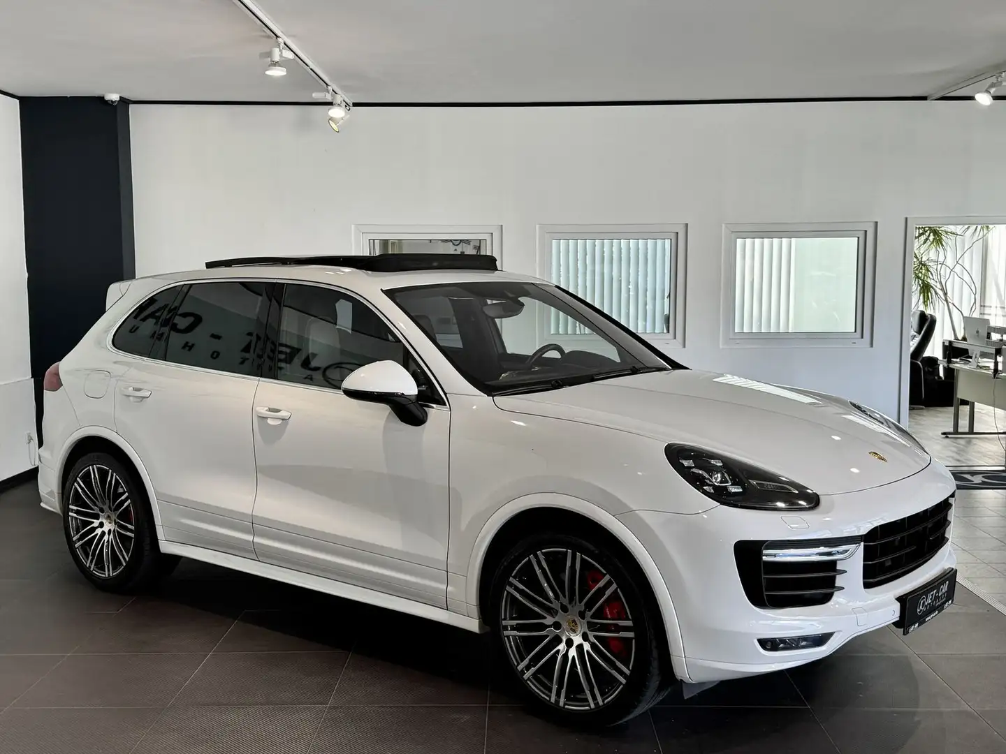 Porsche Cayenne GTS *Luft-18. W.-Pano-Chrono-Bose-21" Weiß - 2