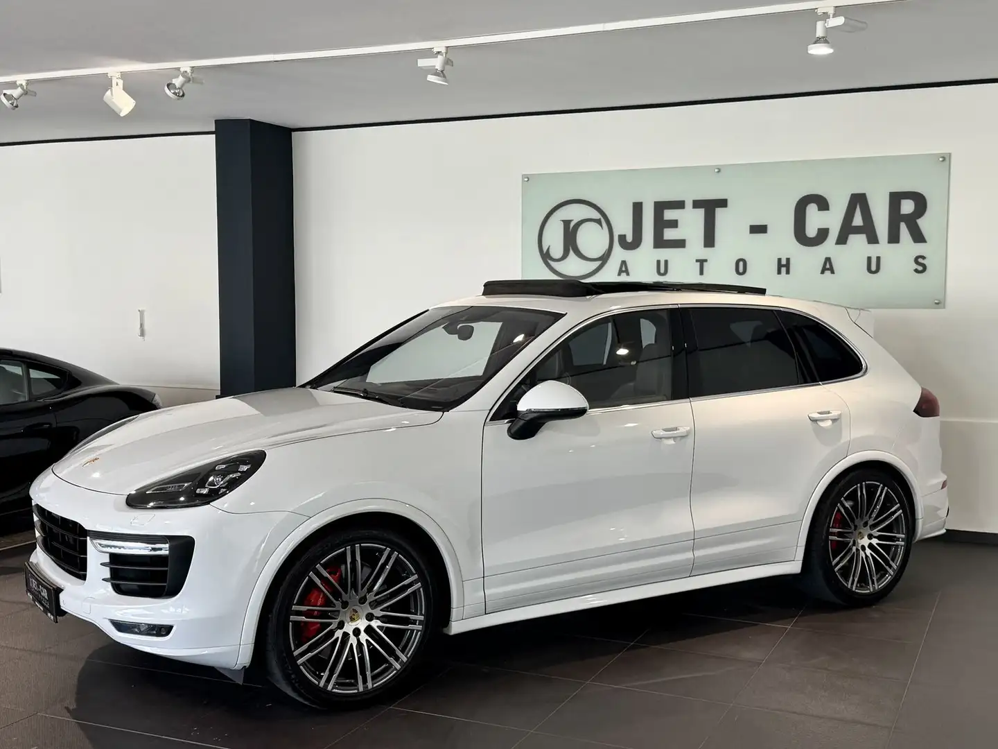 Porsche Cayenne GTS *Luft-18. W.-Pano-Chrono-Bose-21" Weiß - 1
