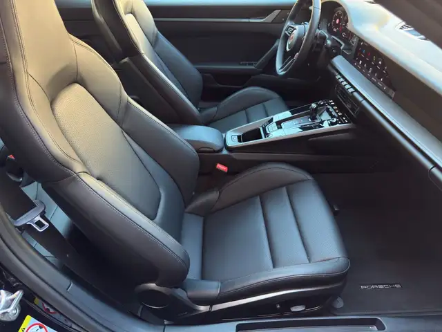 Porsche 911 view 12