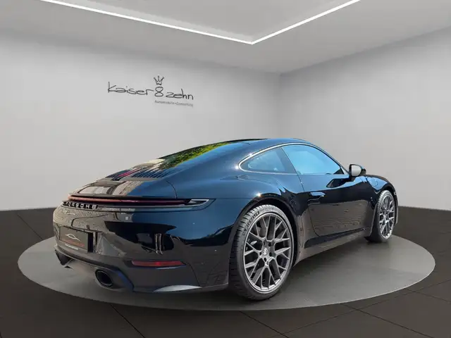Porsche 911 view 8