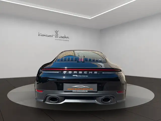 Porsche 911 view 7