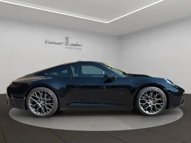Porsche 911 view 5