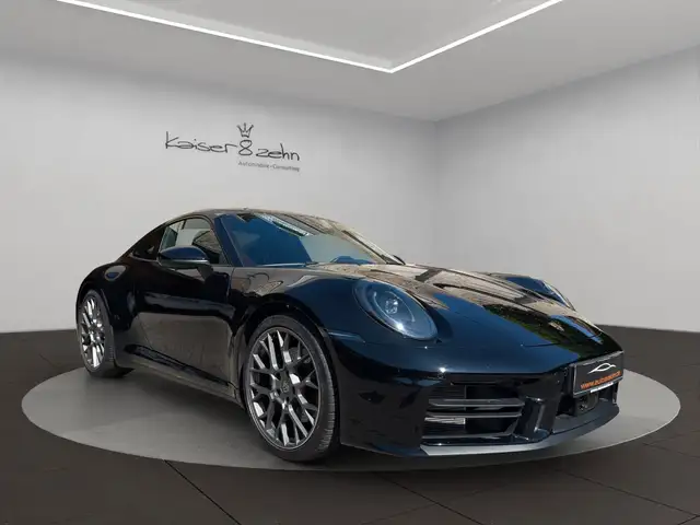 Porsche 911 view 3