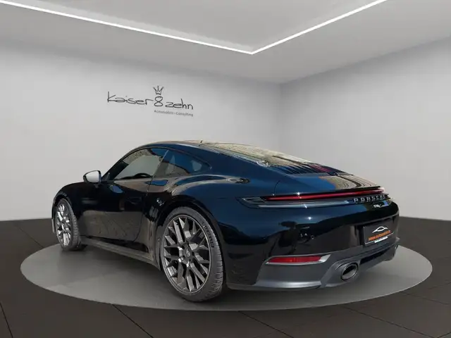 Porsche 911 view 6