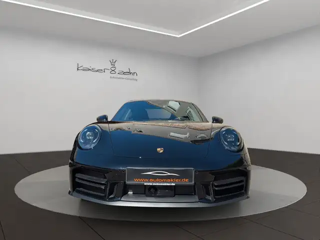 Porsche 911 view 4