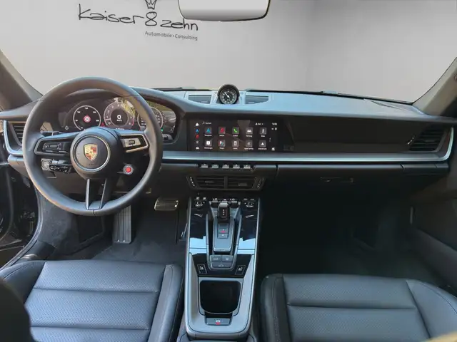 Porsche 911 view 11