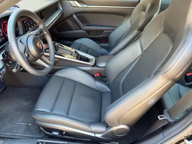 Porsche 911 view 10
