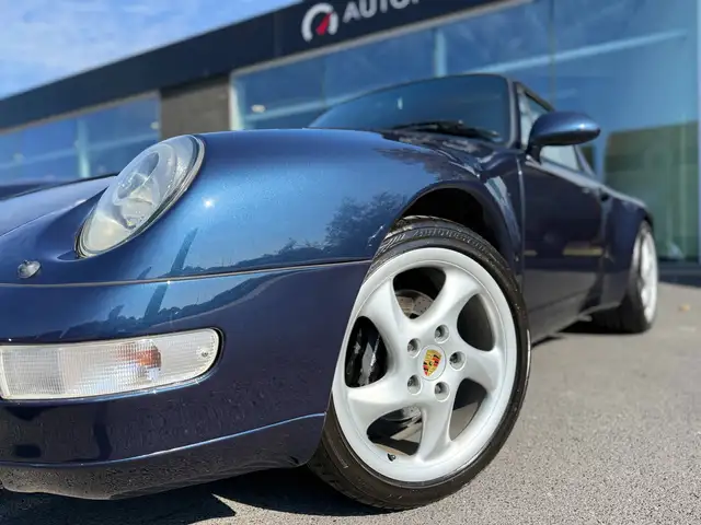 Porsche 911 view 9