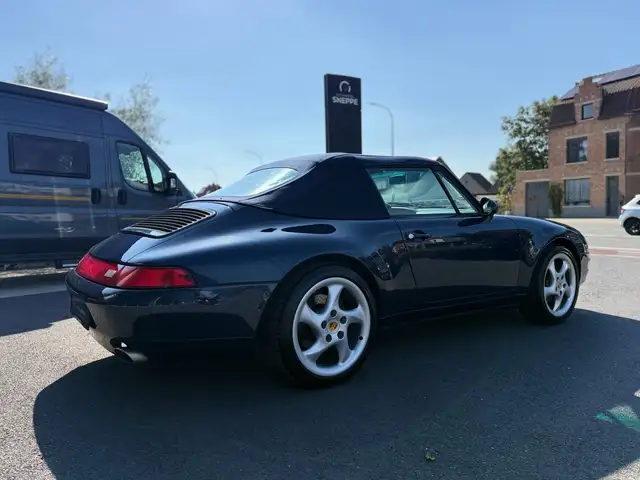 Porsche 911 view 8