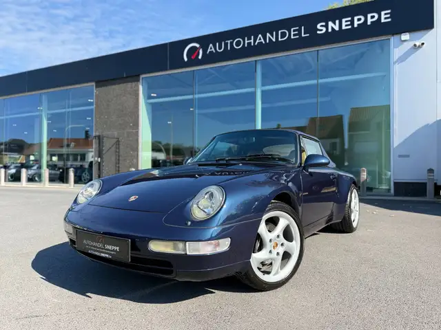 Porsche 911 view 2