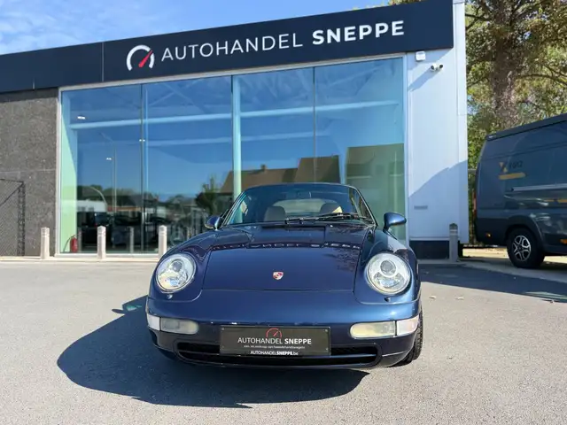 Porsche 911 view 3