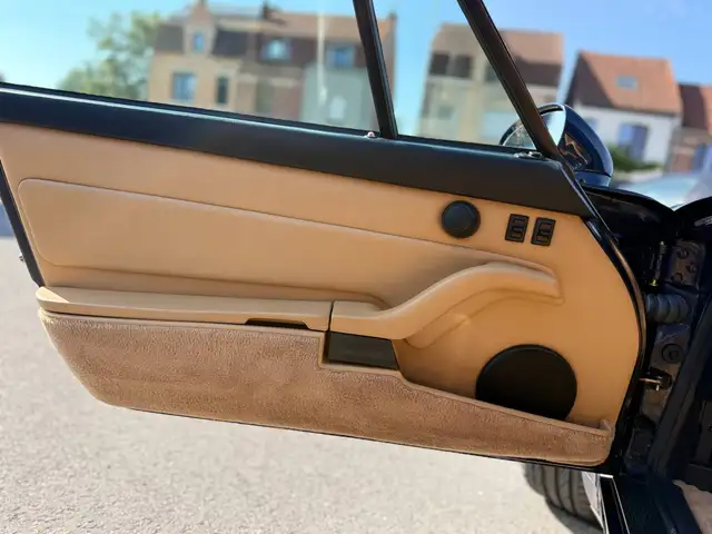 Porsche 911 view 13