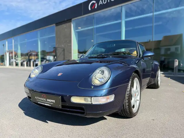 Porsche 911 view 4