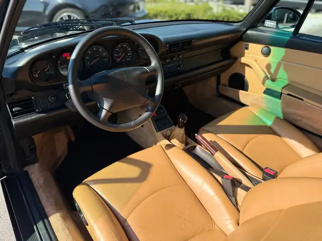 Porsche 911 view 12