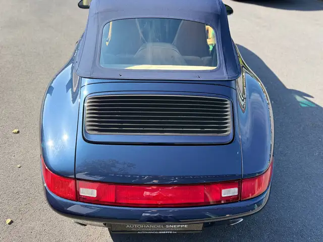 Porsche 911 view 7