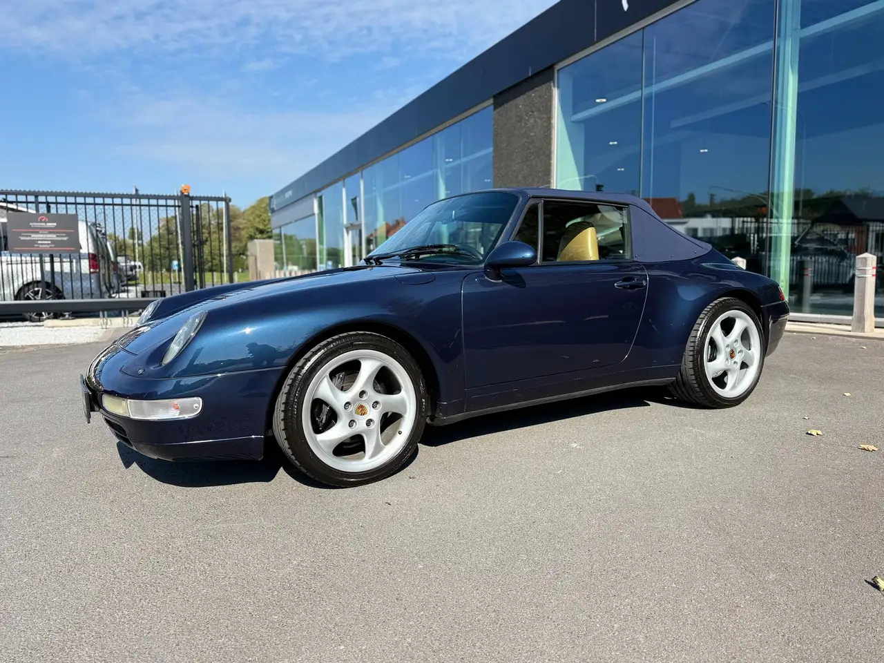Porsche 911 (993) Carrera Cabriolet Varioram – Handgeschakeld – Midnight Blue Metallic, foto 5