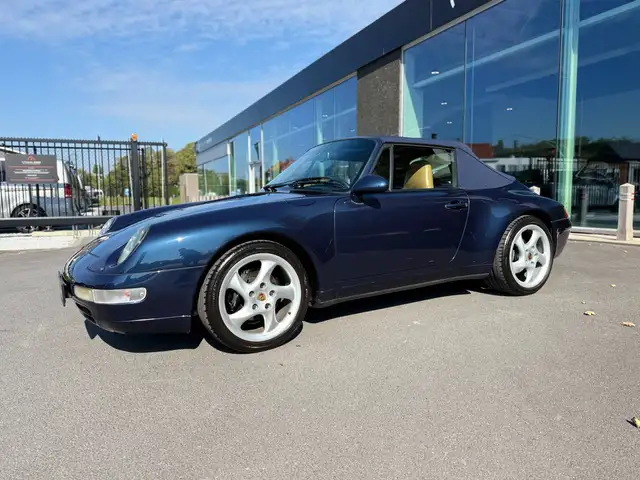 Porsche 911 view 5