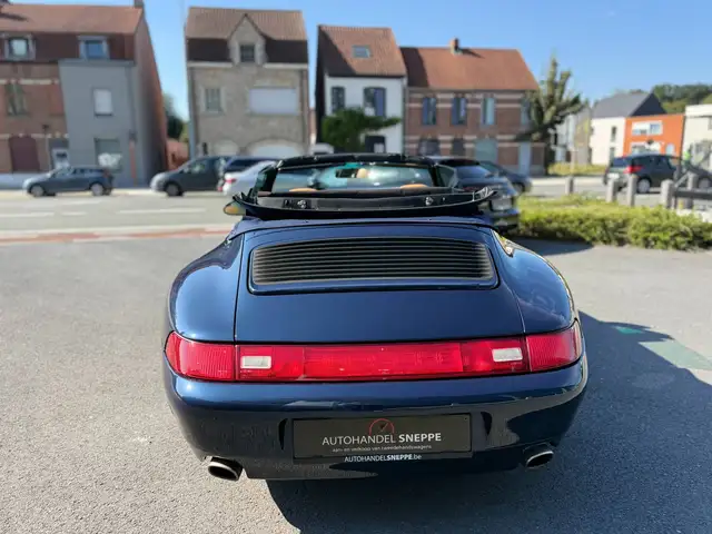 Porsche 911 view 11