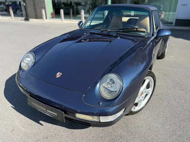 Porsche 911 view 10