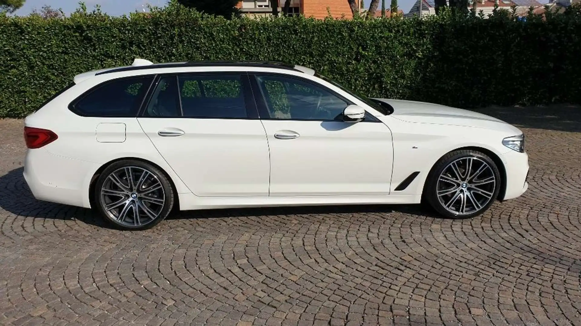 BMW 520 520d Touring xdrive Msport auto - 2