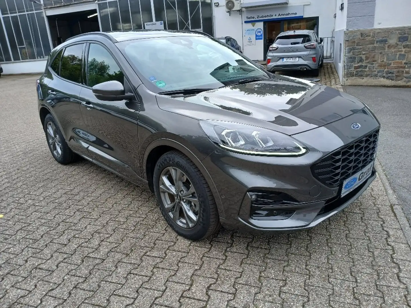 Ford Kuga Plug-In Hybrid ST-Line X Grau - 2