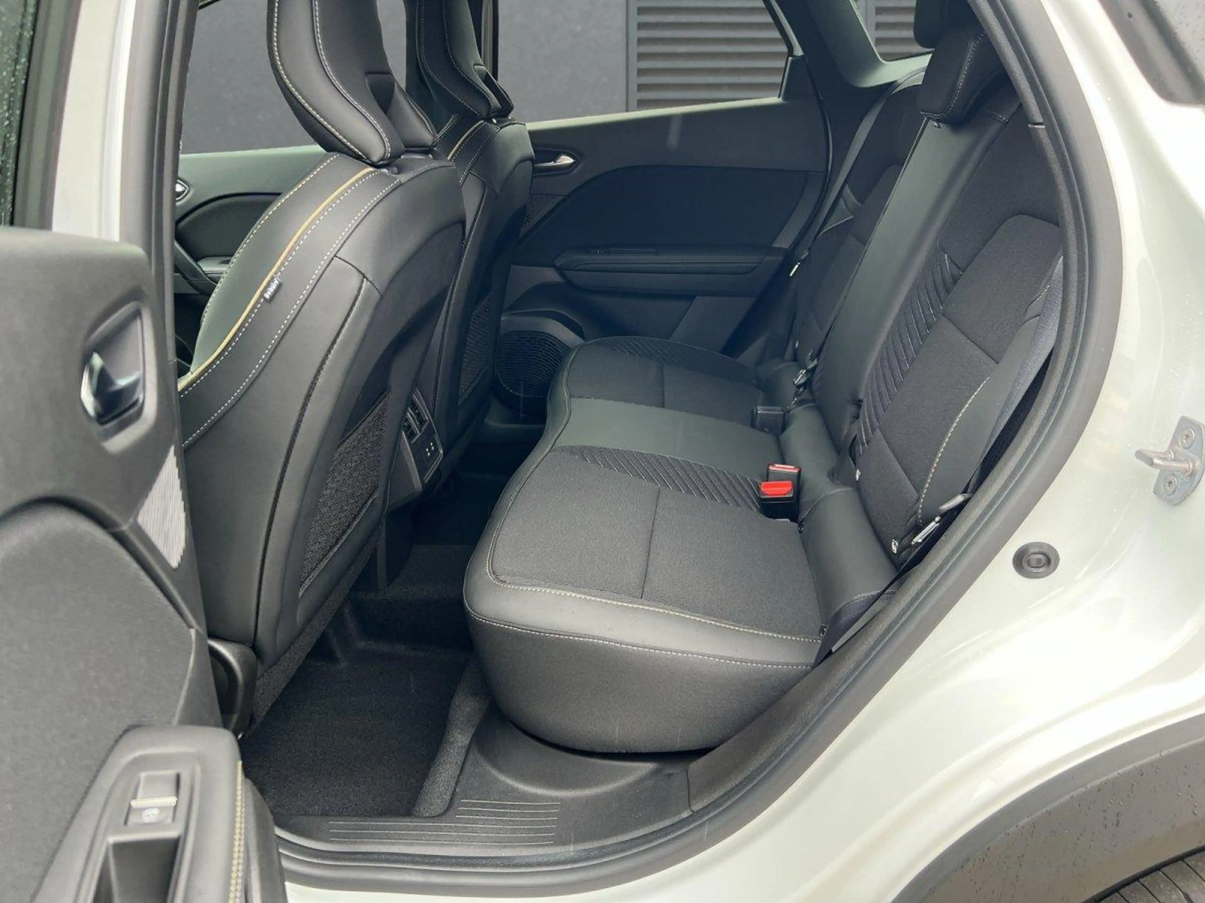 Renault Symbioz Iconic SHZ+LKHZ+360° Kamera E-TECH 160 Full Hyb... — photo 6