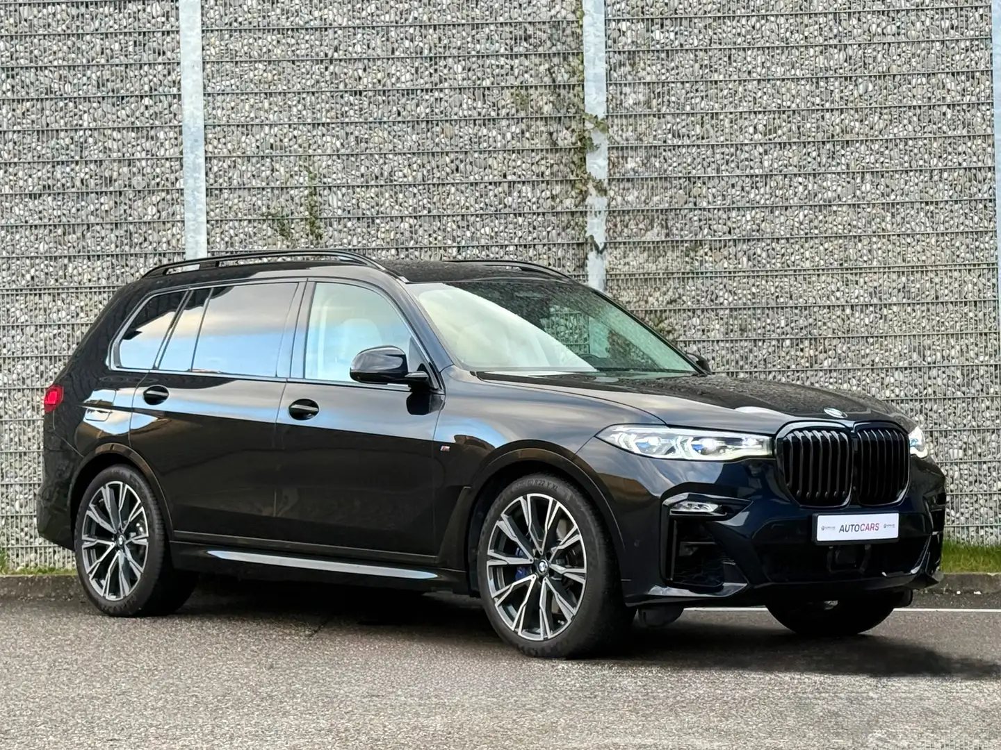 BMW X7 M X7 M50i Aut. Schwarz - 2