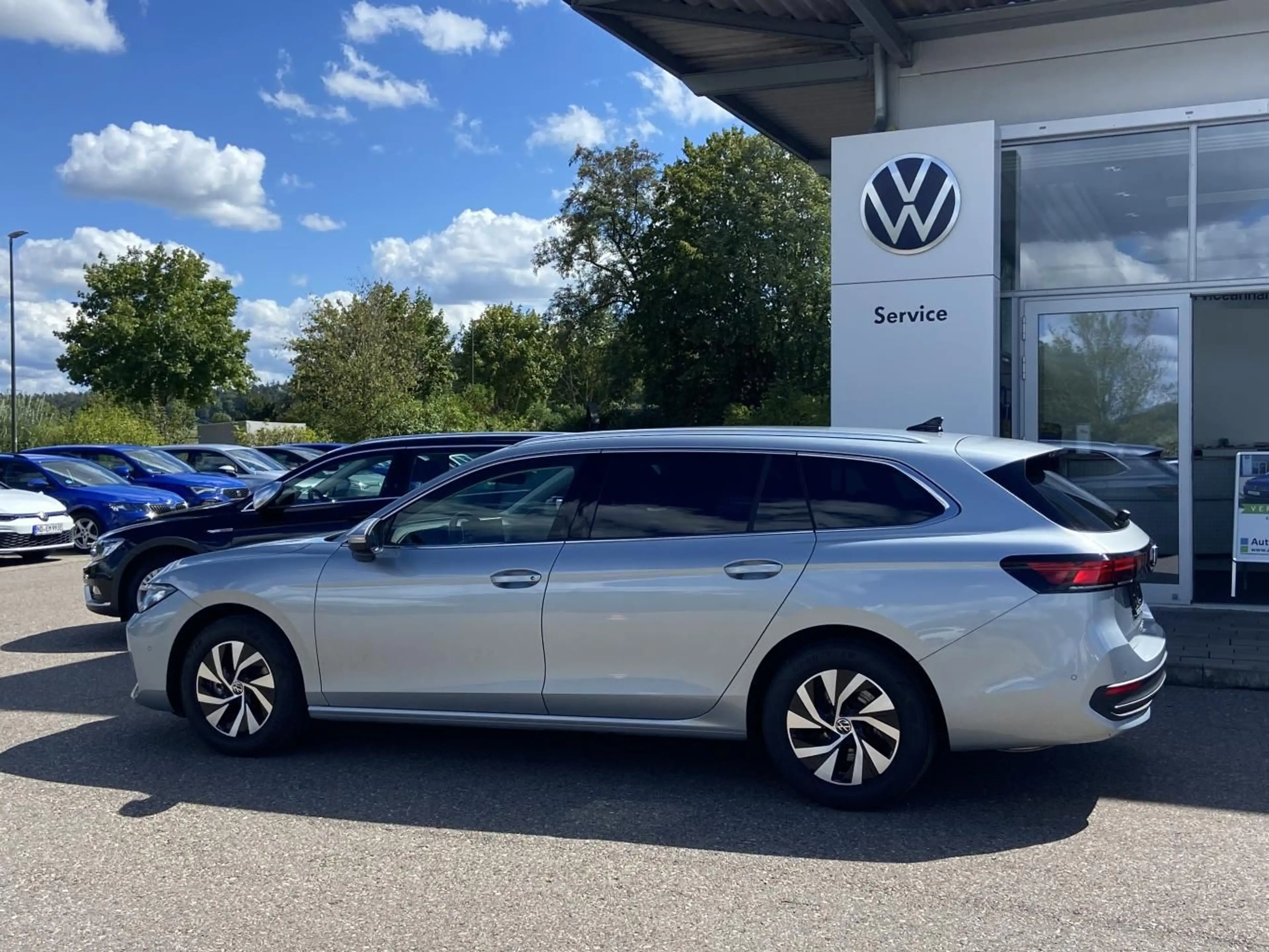 Volkswagen Passat Variant 1.5 TSI DSG Business HEAD-UP+APP- — photo 3