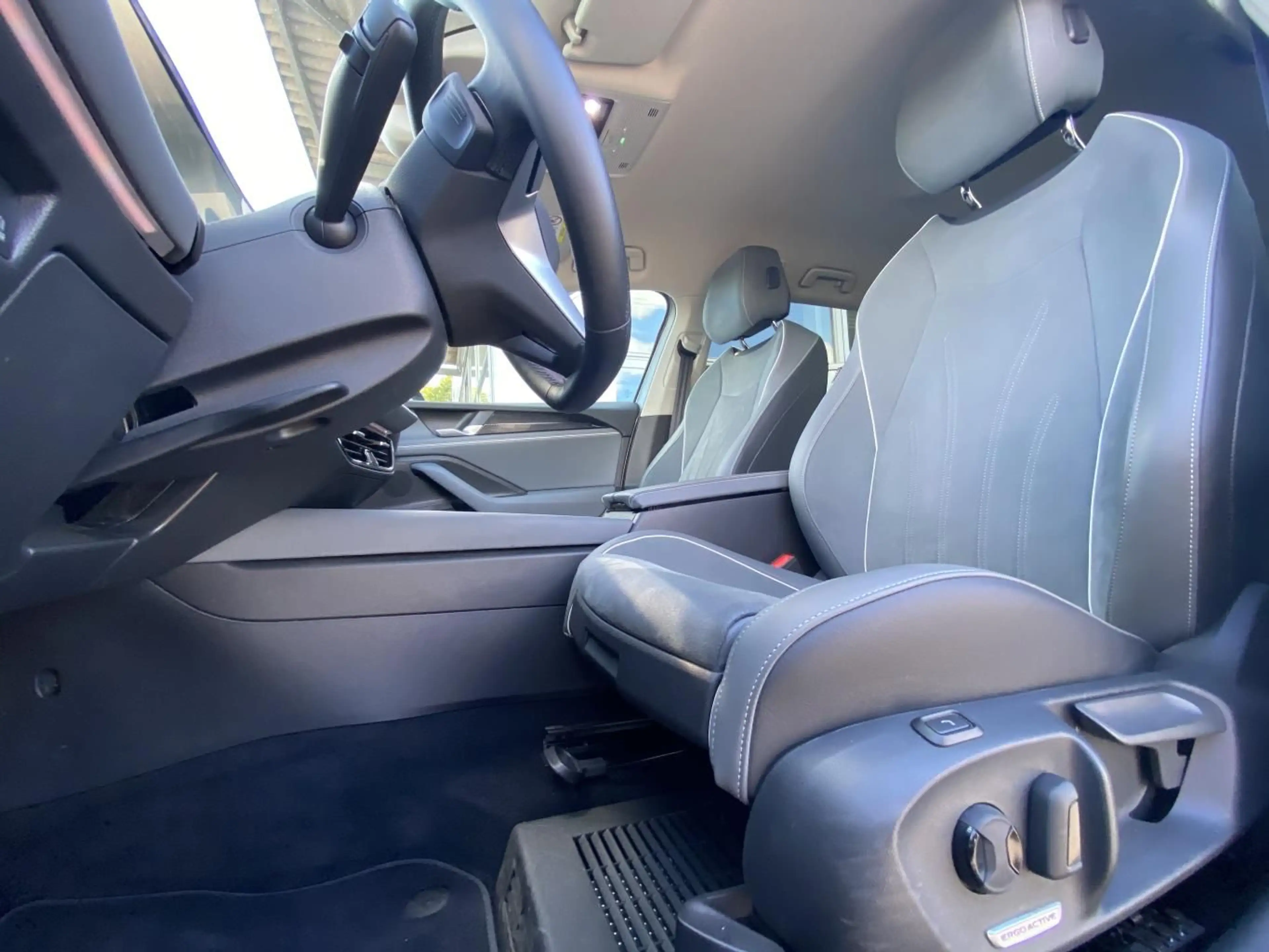 Volkswagen Passat Variant 1.5 TSI DSG Business HEAD-UP+APP- — photo 8