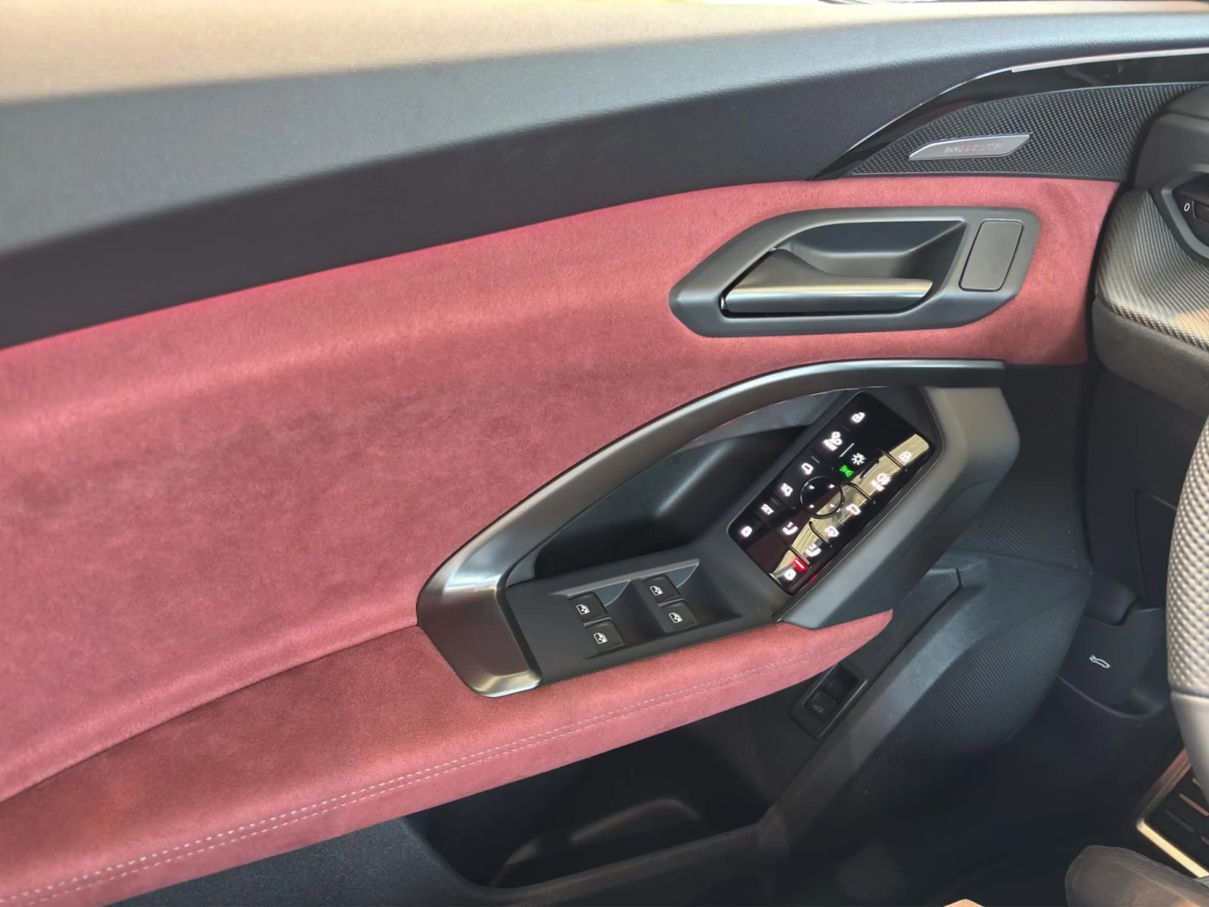 Audi SQ5 SUV — photo 14