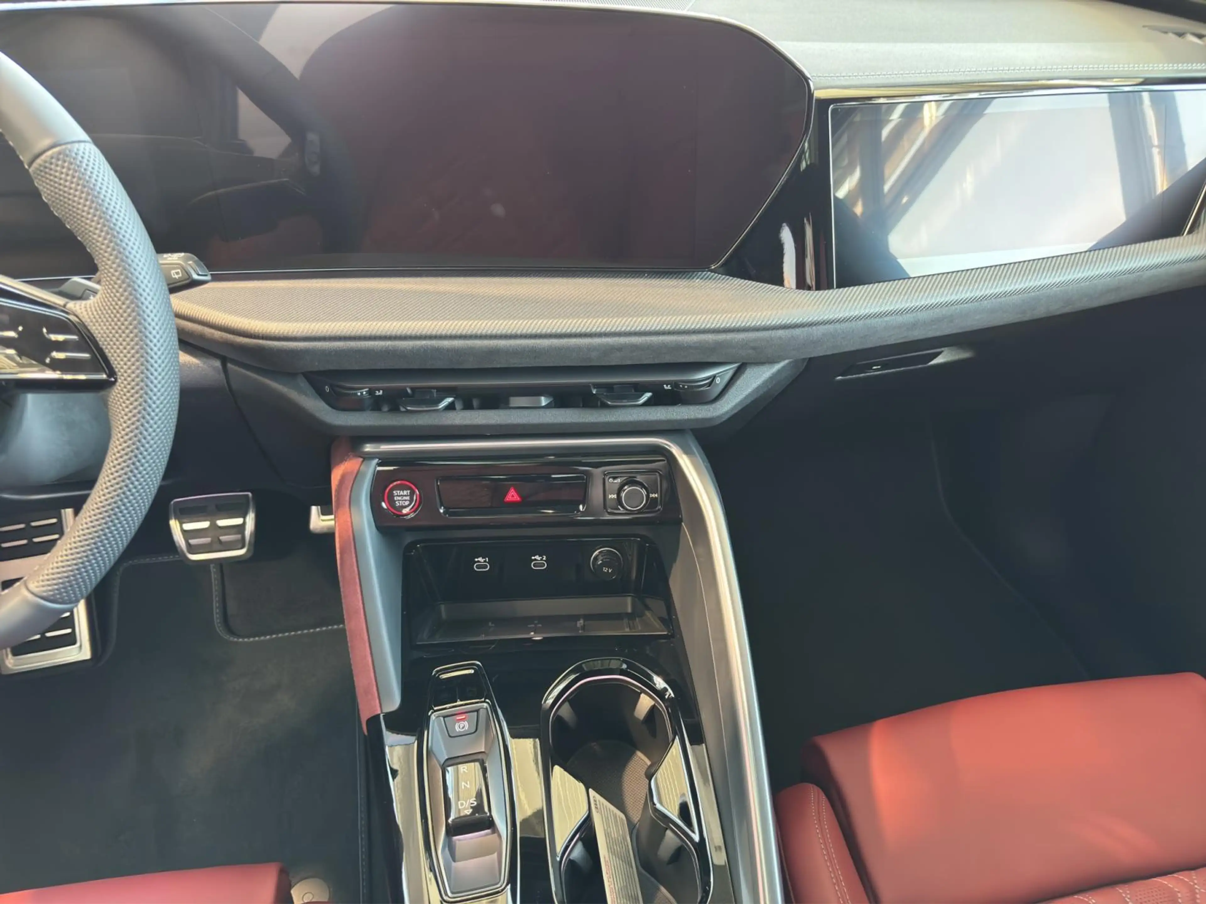Audi SQ5 SUV — photo 13