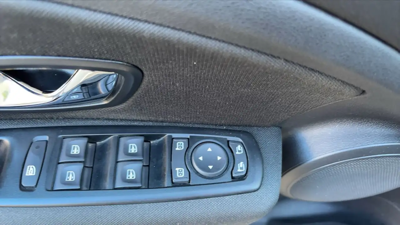 Renault Megane Grandtour — photo 24