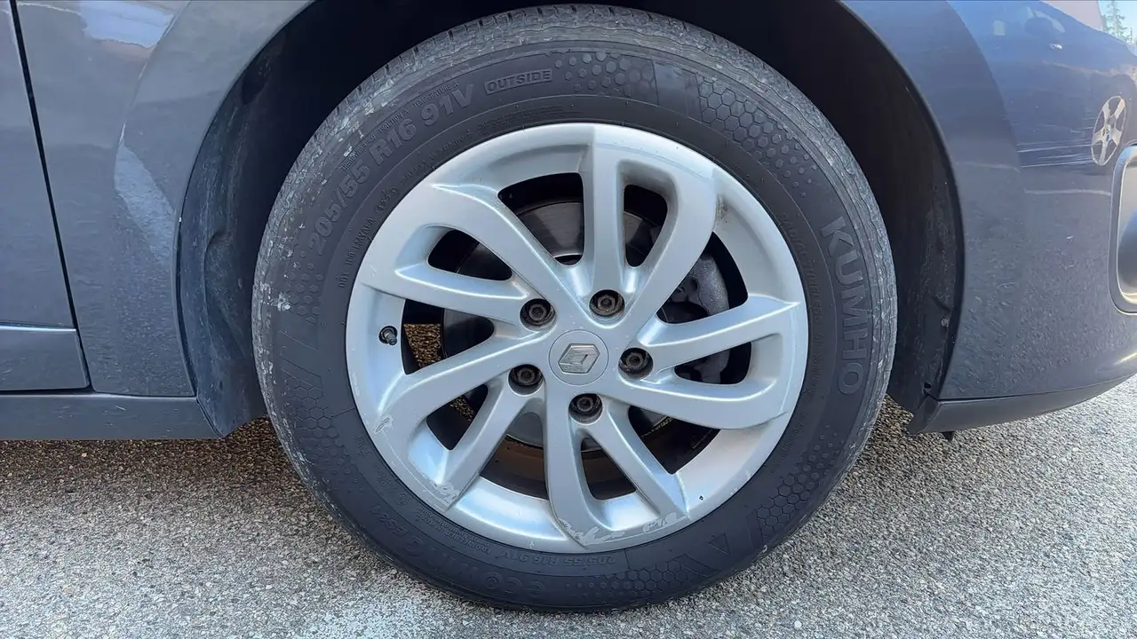 Renault Megane Grandtour — photo 17