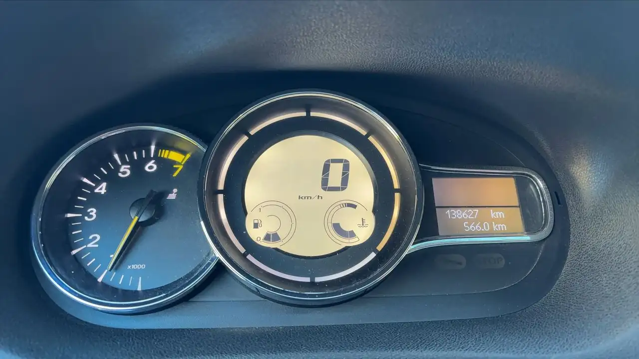 Renault Megane Grandtour — photo 12