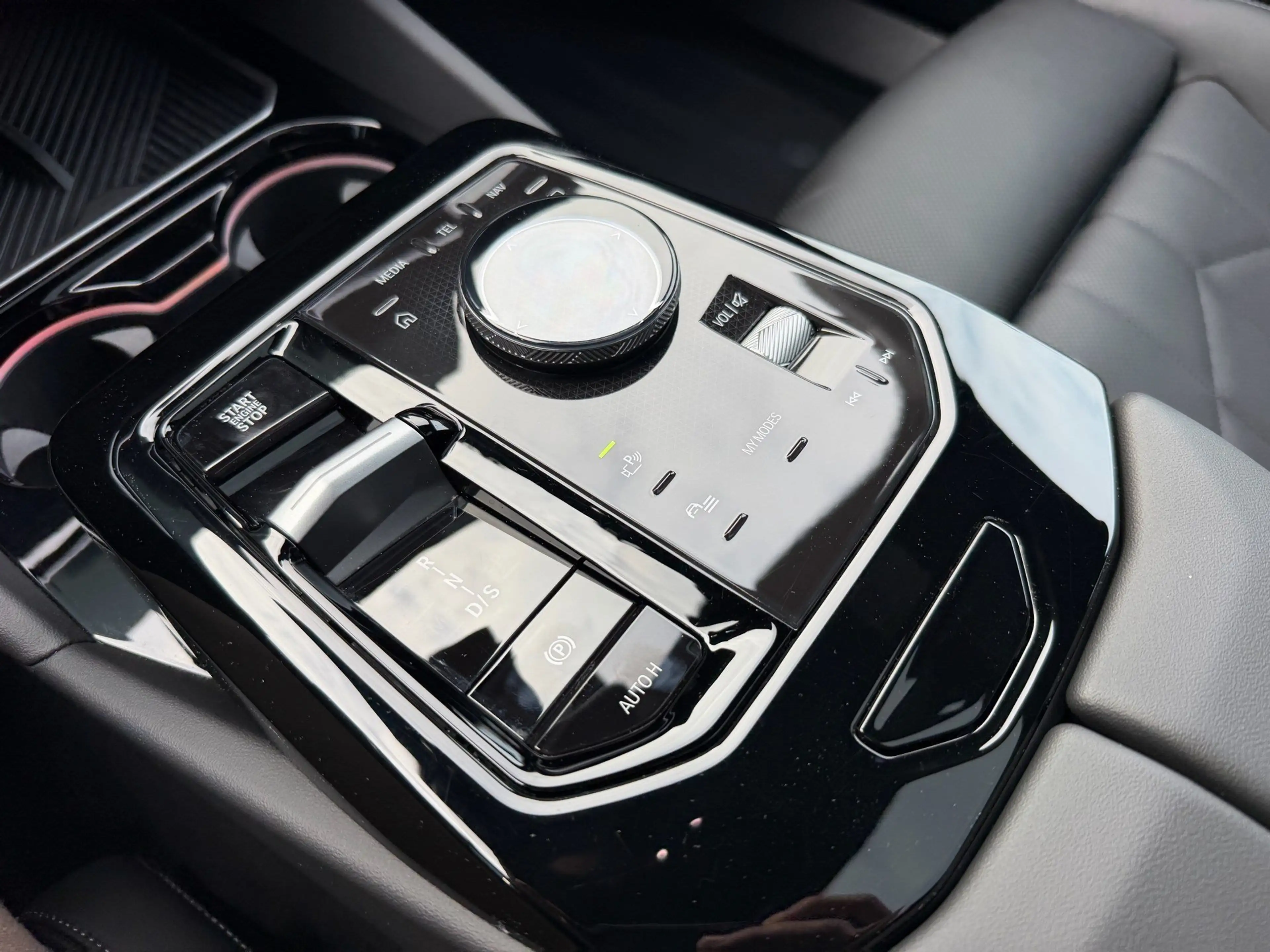 BMW 520 d M Sport AHK Autobahnas. H&K StHzg 360° PANO — photo 31