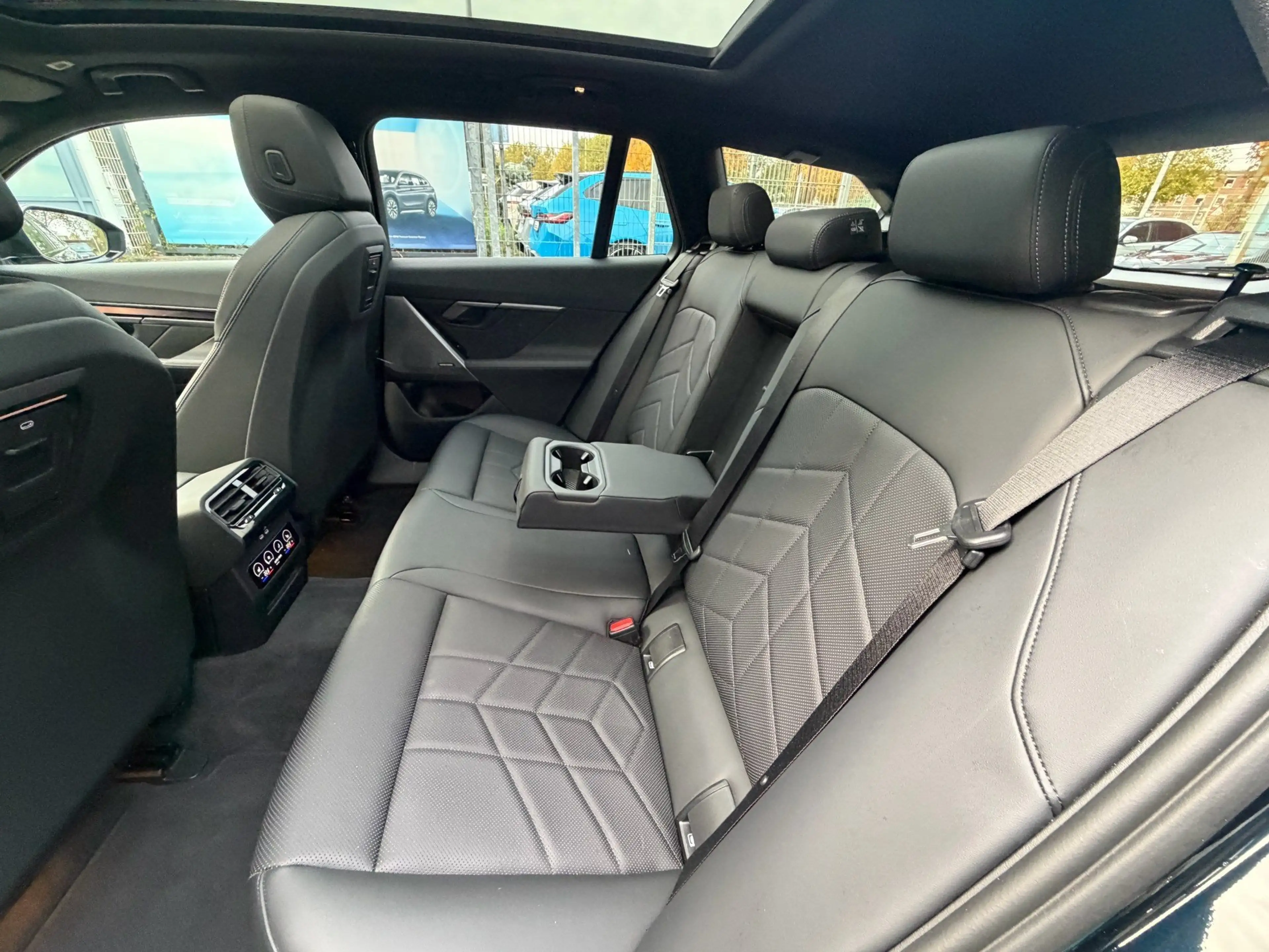 BMW 520 d M Sport AHK Autobahnas. H&K StHzg 360° PANO — photo 19