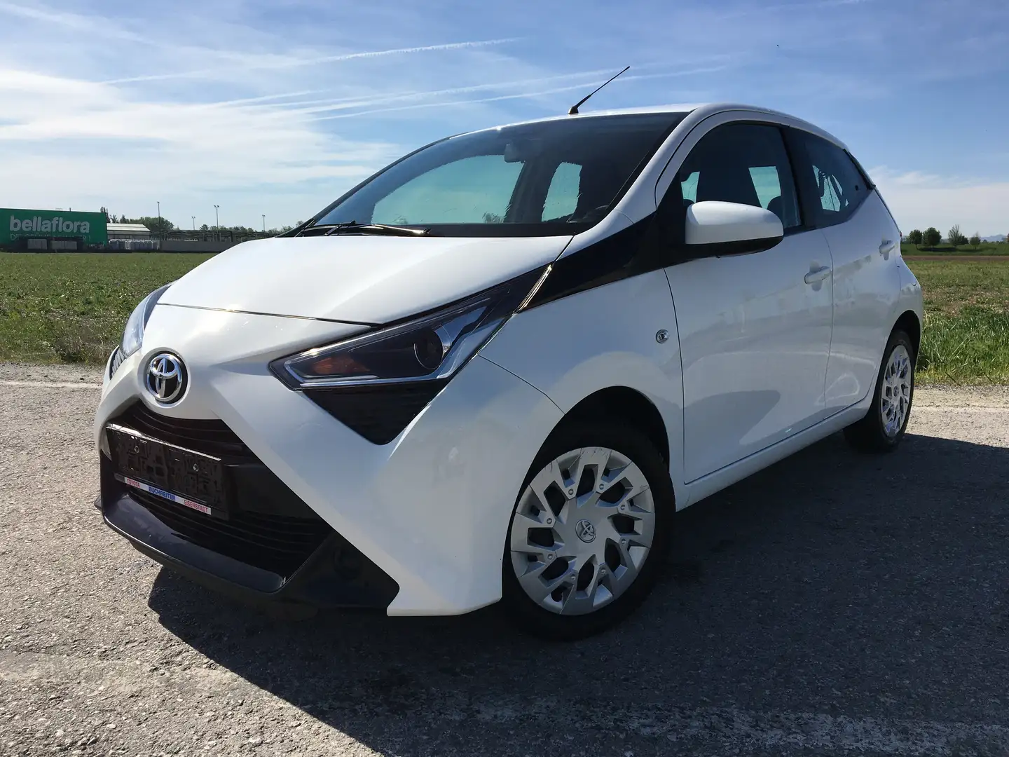 Toyota Aygo Aygo 1,0 VVT-i x-play x-play Weiß - 1