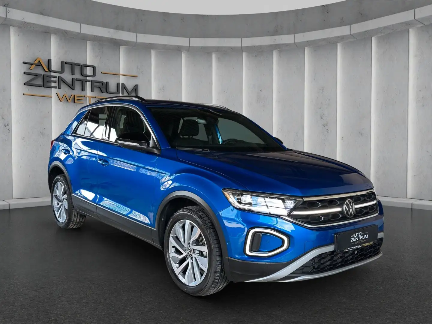 Volkswagen T-Roc Move DSG ACC IQ LED AHK Navi Virtual Kam Blau - 1