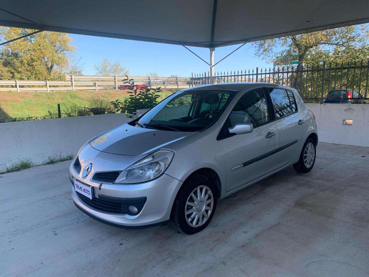 Renault Clio 1.2 16V 5 porte GPL FINO AL 09/2029 NEOPATENTATI