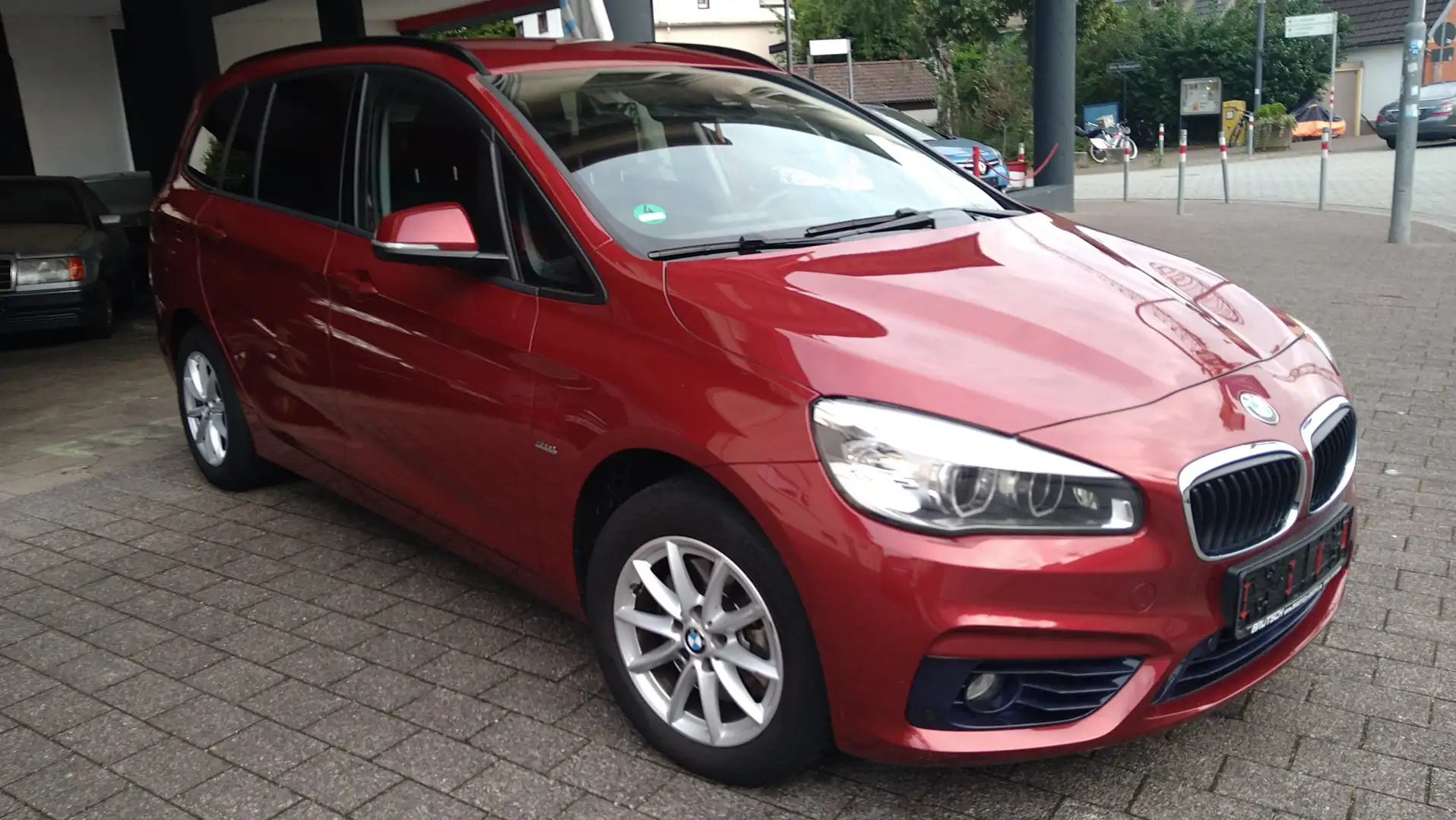 BMW 218 2er Gran Tourer 218i Gran Tourer M Sport Rot - 2