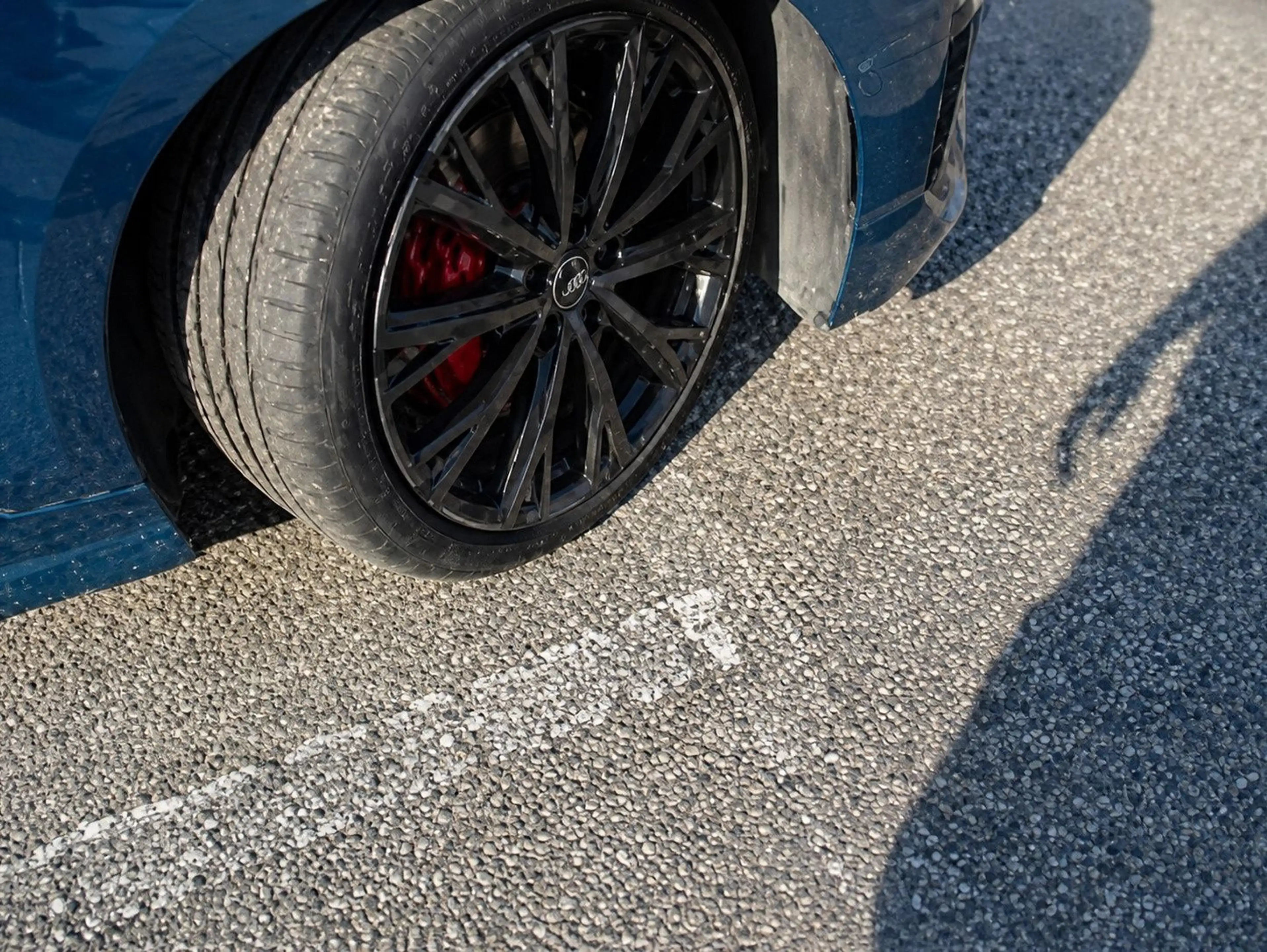 Audi A6 e-tron A6 Avant e-tron EditionOne blue — photo 10