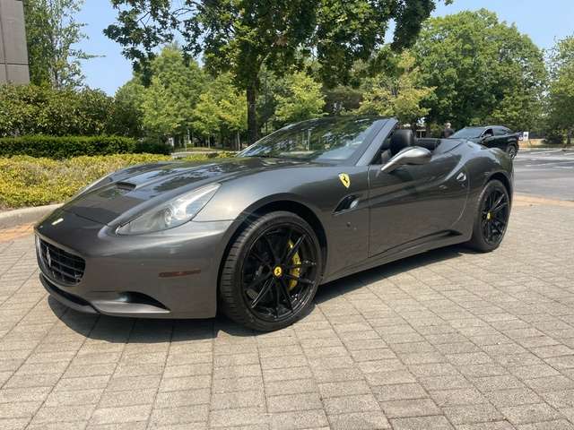 2010 Ferrari California 2-door Retractable Hardtop Convertible